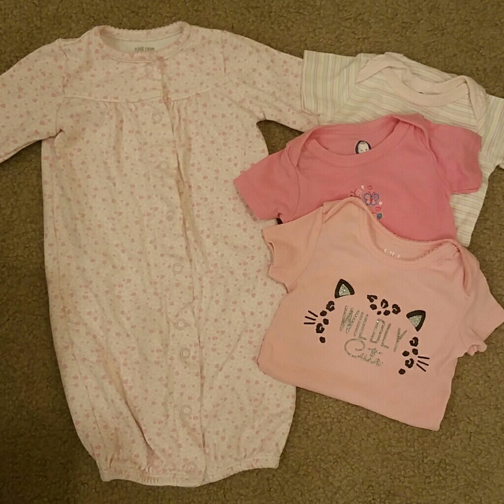 Bundle of 4 baby girl size 3 mos
